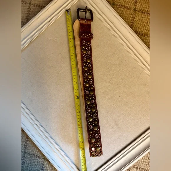 Be-Low the Belt vintage western style tooled leather and turquise buckle. - Picture 3 of 16